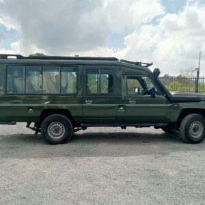 Read more about the article Airport Transfers & Car Rentals for Uganda Safaris – Muganzi Safaris